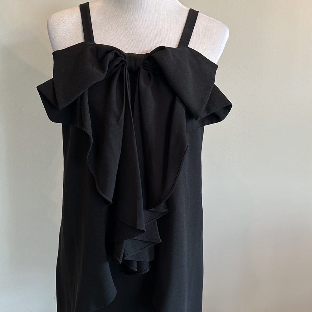 Club monaco black dress with a front bow. - Picture 2 of 9